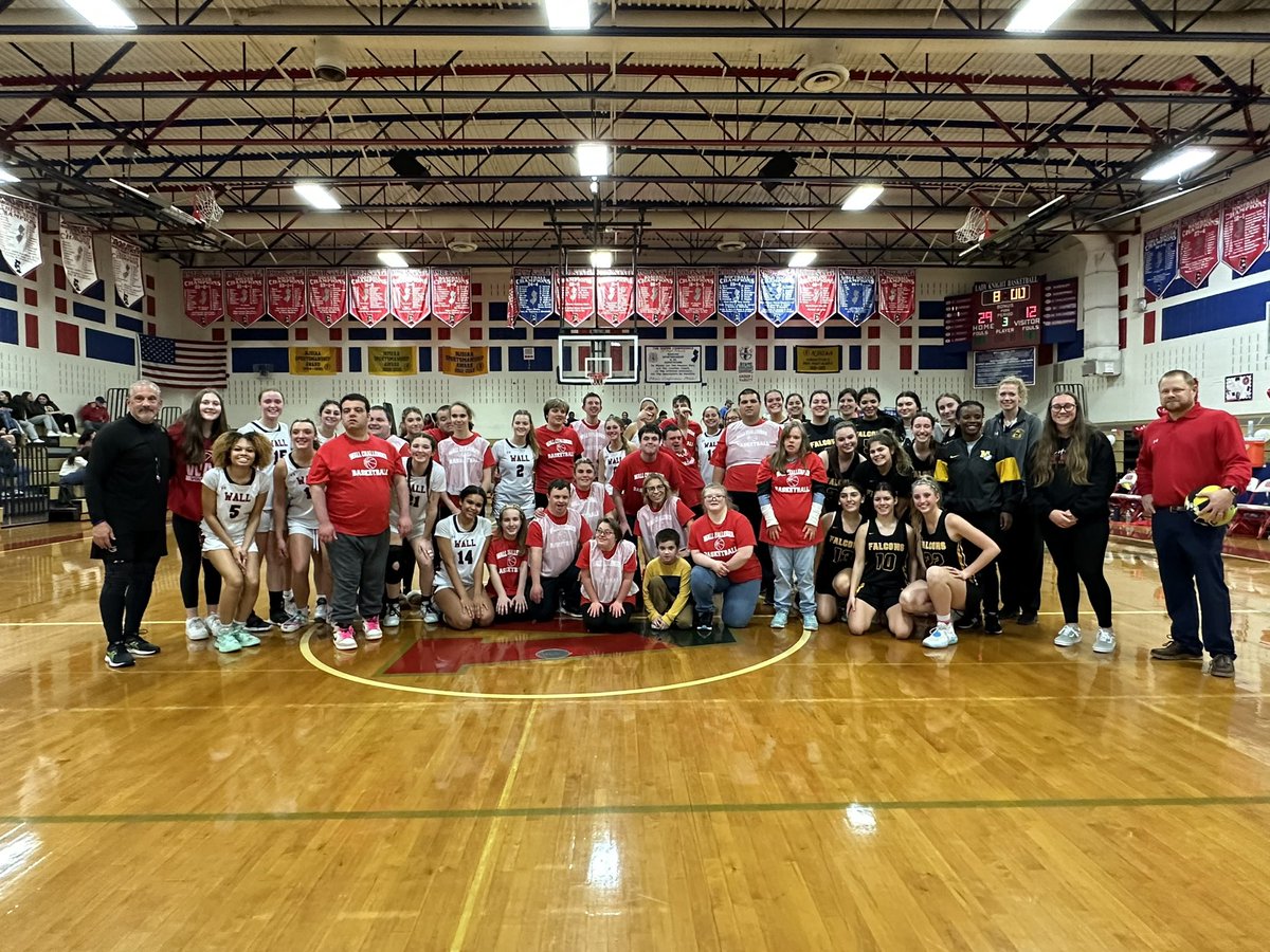 What a special halftime game! Thank to the LKB program and Monmouth Regional for supporting our achallengwr basketball teams tonight!!! <a href="/WallAthletics/">Wall Twp Crimson Knights</a> <a href="/CoachWisher/">Coach Wisher</a> @monmouthregional🏀🏀🏀