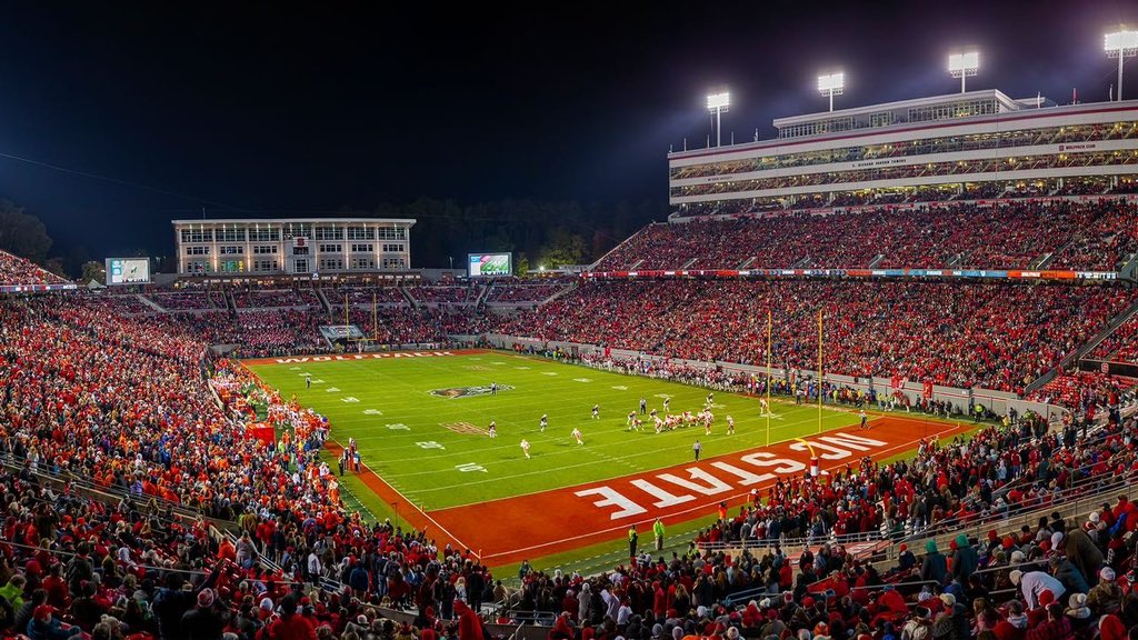 dariusgrayy_'s tweet image. Im extremely blessed to have earned an offer from North Carolina State University! @Coach2J @StateCoachD @PackFootball #bigmanlead #1pack1goal