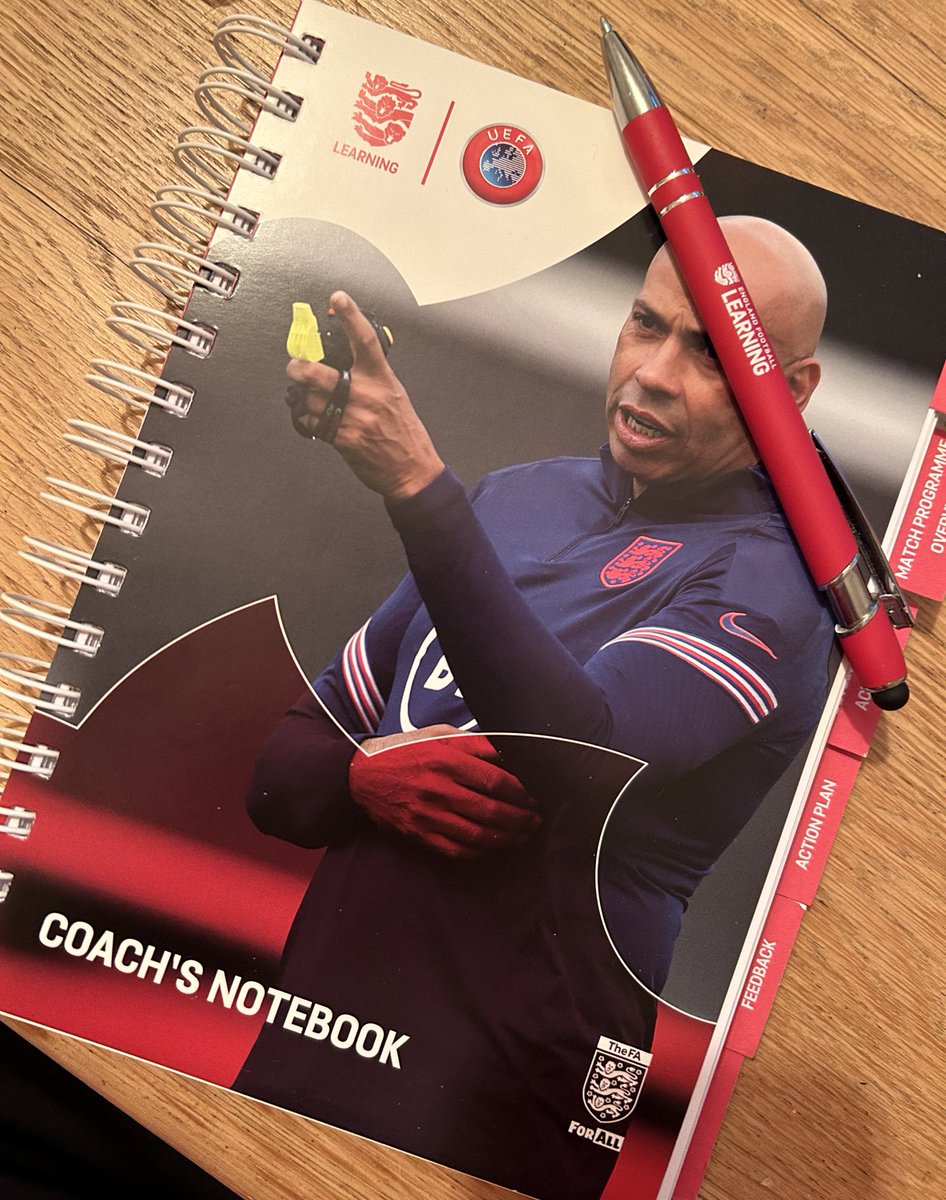 adamski110's tweet photo. Apparently, @landsy66 is partial to the odd Twix! 🤣

The @BerksandBucksFA @EnglandLearning UEFA C course 2023 kicked off tonight with our online Broadcast.

The REAL fun with me, Ant, @_JamieGreenwood, @kevinE1908 &amp; Whiff begins next week! 👍🏼

#UEFAC #CoachDevelopment #TwixFix https://t.co/KUiyMH0DQ4