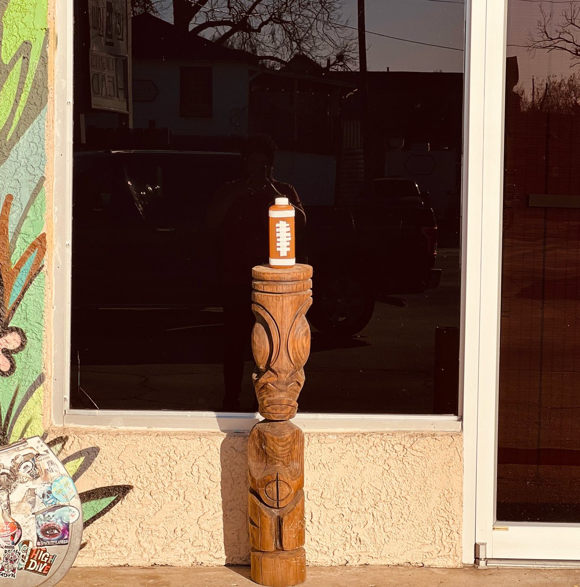 This weekend go long with a 32oz Mai Tai to go. Order online for curbside pickup and get your provisions for the weekend. Lei Low will be closed on Sunday 2/12. 

Lei Low at home. Click the link in our bio and schedule your curbside pickup!

#leilowhtx #whenleilowlayslow #tikiaf