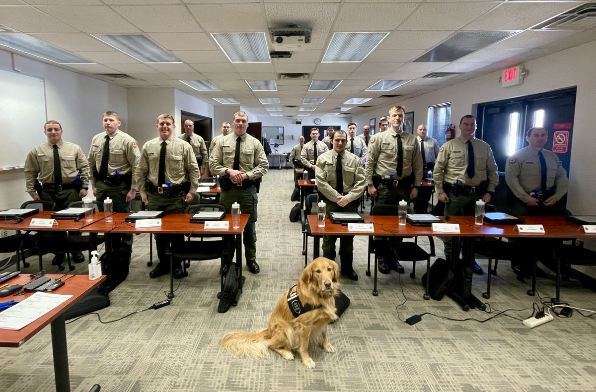 iowastatepatrol's tweet photo. This is what you call going to the head of the class. 🎓🦮 Therapy K9 Matt met the 48th Certified Academy recruits and staff, and encouraged them all to keep up the good work! #Matt #48thCertified #WeAreDPS #TheDPSWay https://t.co/VNQYy4Moou