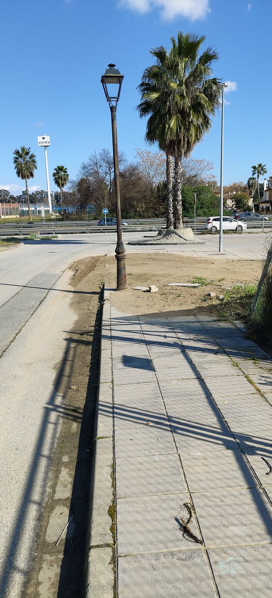 Aljarafeo1's tweet photo. @gelvescomunica Hola, cuando piensan exigir a la empresa #GrupoQ q limpie el acerado d la C/José Zambrano Hidalgo con la C/Escritor Daniel Pineda Novo,ya está bien d pasear x un barrizal y tener q esquivar el montículo d arena con la🏍️para no tener un accidente https://t.co/kKH5rF4j5A