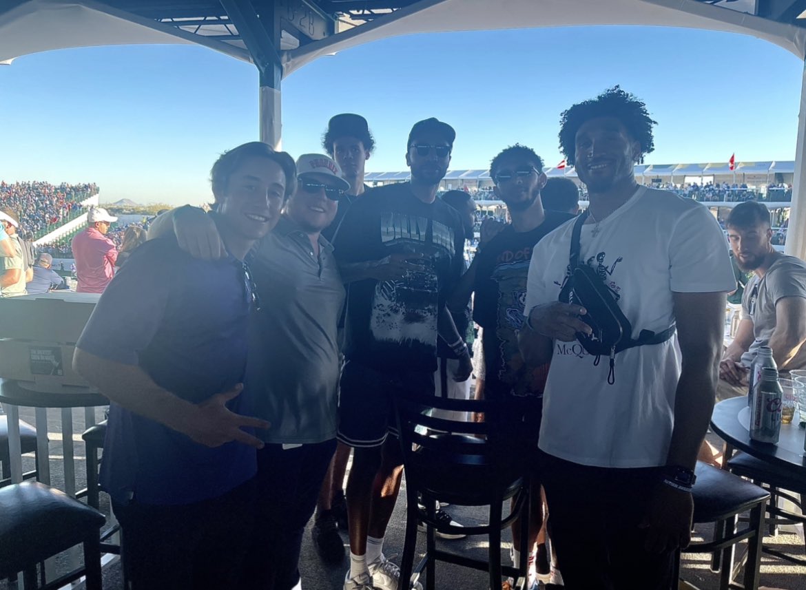 TonyHendricks0's tweet photo. Thank you for everything @mikal_bridges one of the best suns of all time. The valley will always love you💜🧡 @_hwm__ #camj https://t.co/5d3mfBzZ72