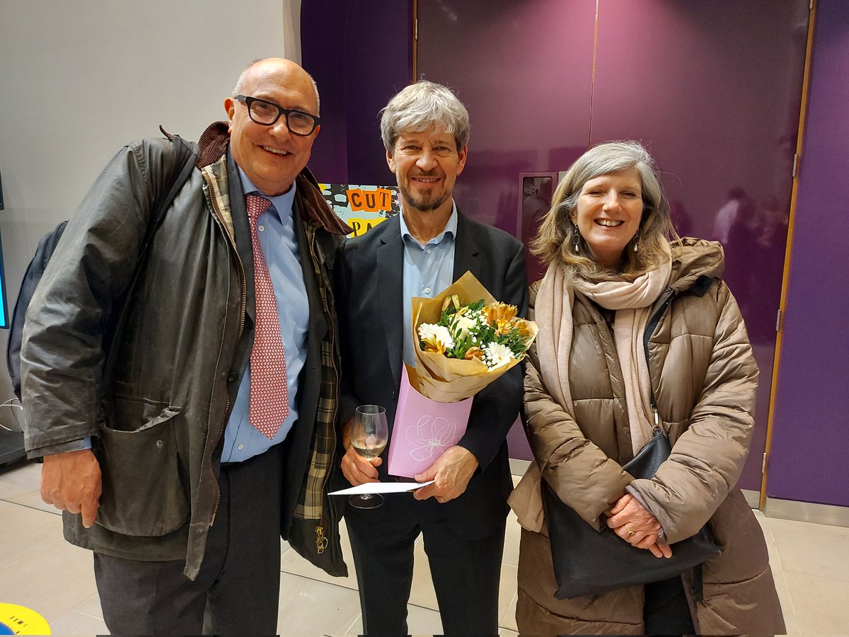 RogerHighfield's tweet image. Honour and pleasure to attend the launch of #CutandPaste - an exhibition on the gene editing revolution - at the mighty @TheCrick tonight, catch up w lots of old @sciencemuseum collegues, and great to see legends @BadgeRobin and Fiona Fox of @SMC_London! crick.ac.uk/whats-on/exhib…
