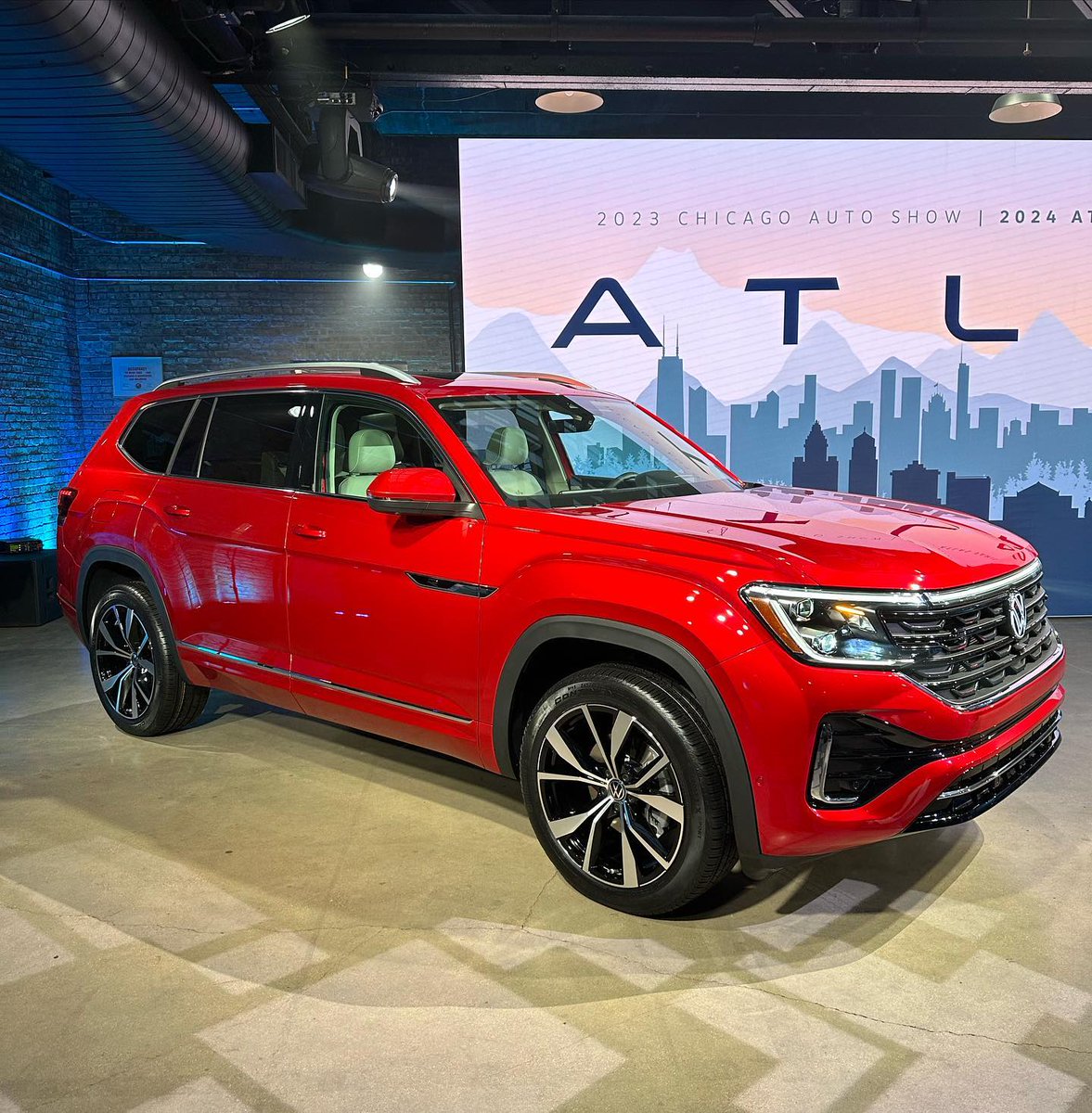 The big volkswagen #Atlas and #AtlasCrossSport is a super important model for the brand and it gets some BIG changes for 2024! The new lighting signature in the front and rear give it a far more modern and upscale touch! While the interior still feels roomy and now adds an even
