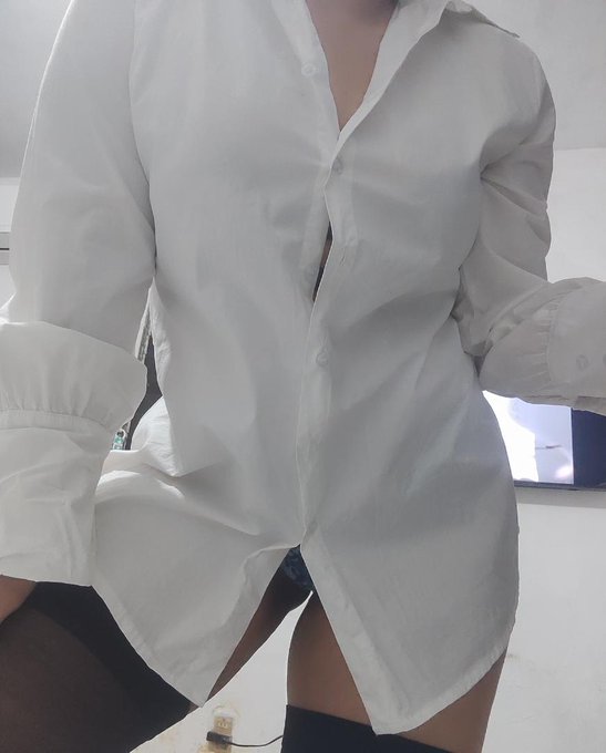 Amo las camisas 😈 s&iacute;gueme en mi canal💋 #pornhub #MasContenido #Amateur #ContenidoExclusivo #RT #Morbo<a href="/tag/pornhub"class="tags">#pornhub</a><a href="/tag/girls"class="tags"><span>#girls</span></a><a href="/tag/sexy"class="tags"><span>#sexy</span></a><a href="/tag/rt"class="tags"><span>#rt</span></a><a href="/tag/sensualidad"class="tags"><span>#sensualidad</span></a><a href="/tag/amateur"class="tags"><span>#amateur</span></a><a href="/tag/morbo"class="tags"><span>#morbo</span></a>