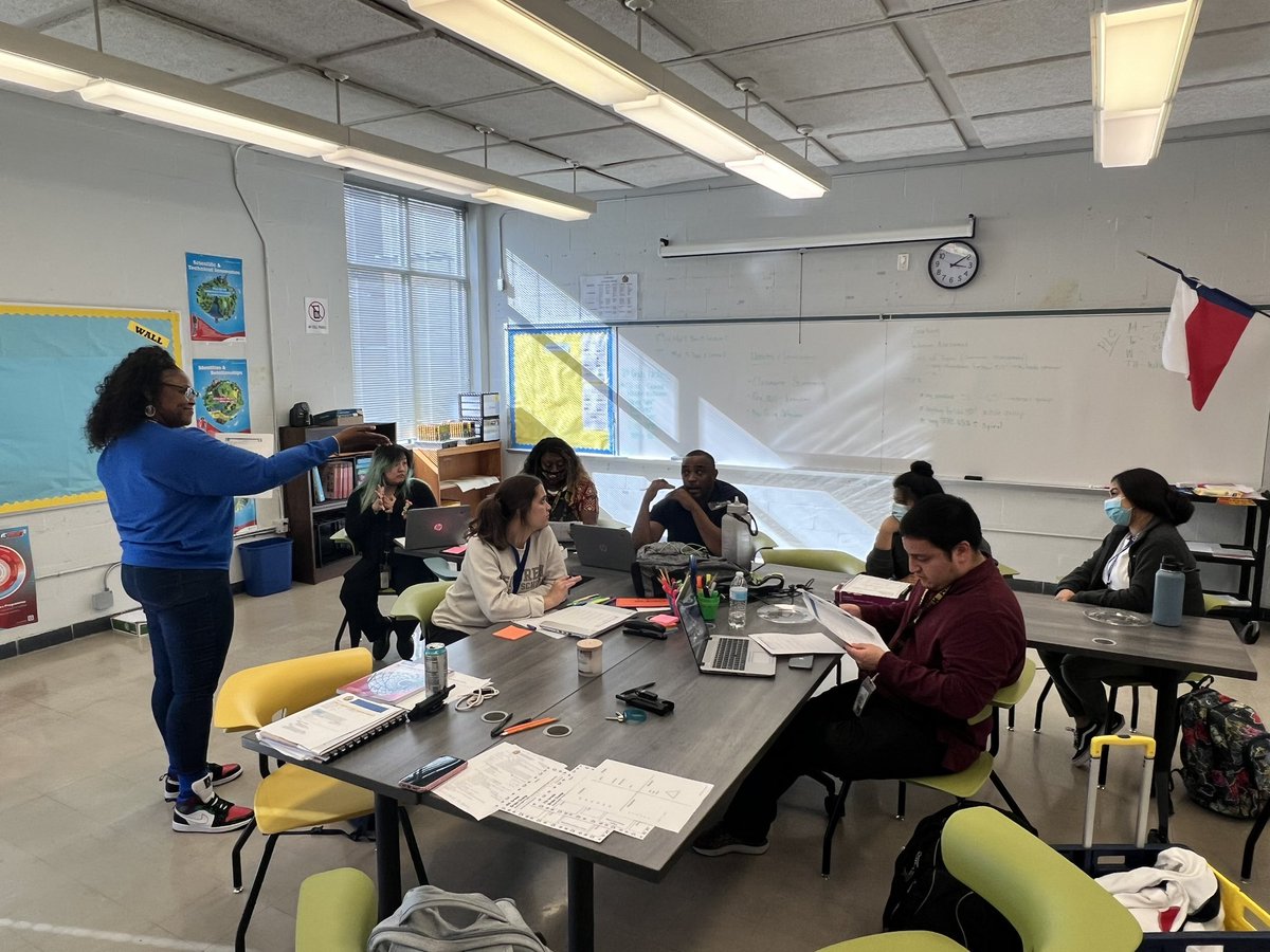 TJCotter's tweet photo. Look at @arleishajw facilitate that Math PLC! All teachers were engaged and utilizing their @lead4ward planning resources for their upcoming lessons. 

#BlazingTrailsofExcellence at @FondrenMS_HISD 🔥 https://t.co/IwHQnHcfUA