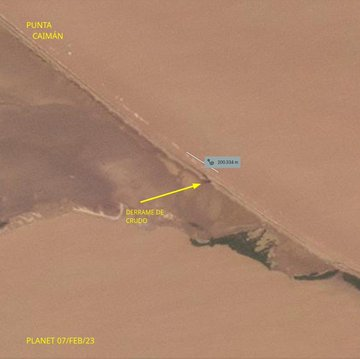 diodon321's tweet photo. #Feb07 New #Oilspill @PDVSA #Venezuela from one of the crude oil pipelines. A 200m slick is visible on the coast. This time it was quickly contained. But did #PDVSA clean the affected area? I don't think so. This is an ecologically important area for migratory birds https://t.co/WmR5788jBQ