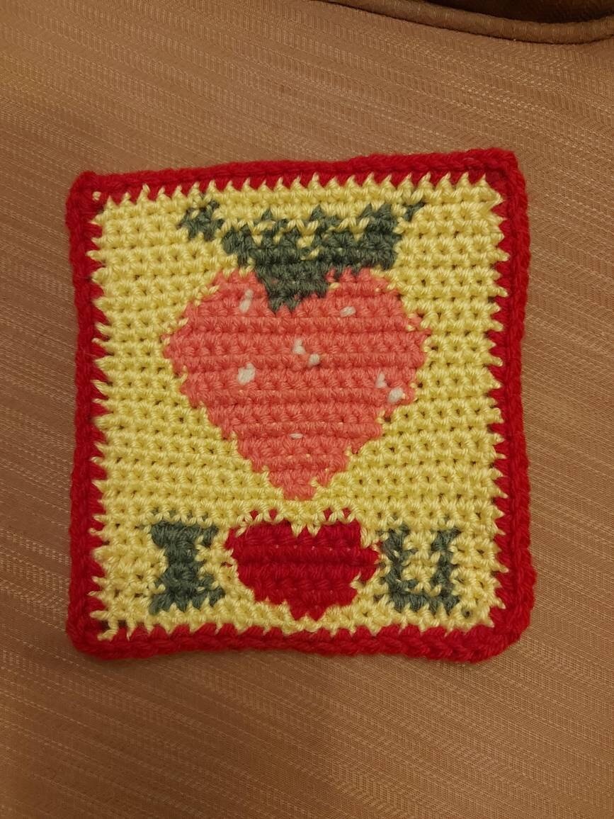 lizzywhothefunk's tweet photo. Excited to share the latest addition to my #etsy shop: Diy Strawberry love Heart Pattern crochet design #crochet #pattern #crochetpattern #strawberrypattern #iloveyoupattern #lizzywhothefunkc #grannysquare https://t.co/zSeNwdwq1Q https://t.co/UBfeYZ2Eyl