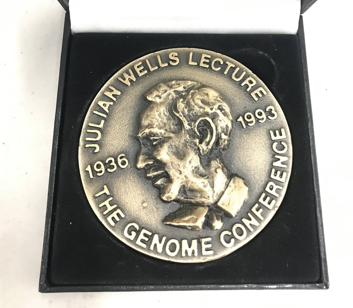 traude_beilharz's tweet image. The highest honour @GenomeConf is the Julian Wells 🏅 and lecture. 

Writing the name of the #Genome23 recipient for the engraver, it’s bittersweet knowing that #notonlyabioinformatician would have approved. 

Check out the program! 
I’m looking forward to seeing many friends!