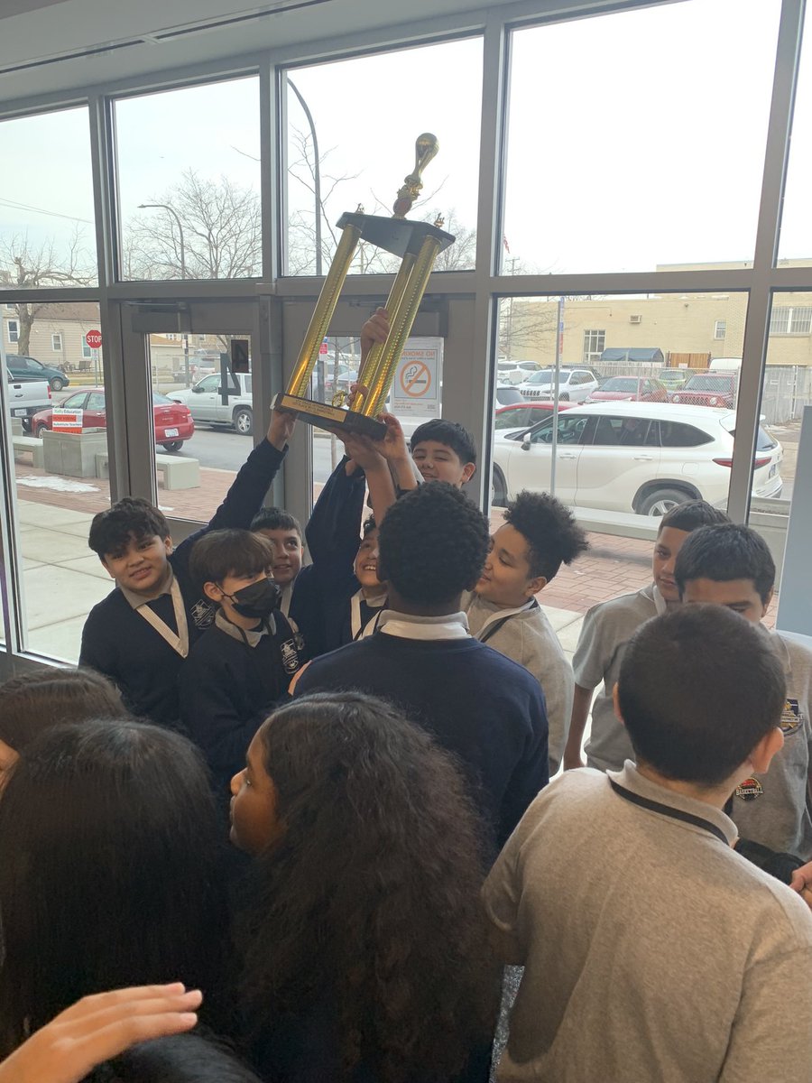 lagosherlock's tweet image. Sherlock Sharks know how to ⛹🏻♀️🏀⛹🏾♂️1st place in 6th grade boys basketball Intermurals and 2nd place for 6th grade girls! We are so proud of you and your dedicated coaches, Mr. Garcia and Mr. Pavletic! #SomosSherlock
