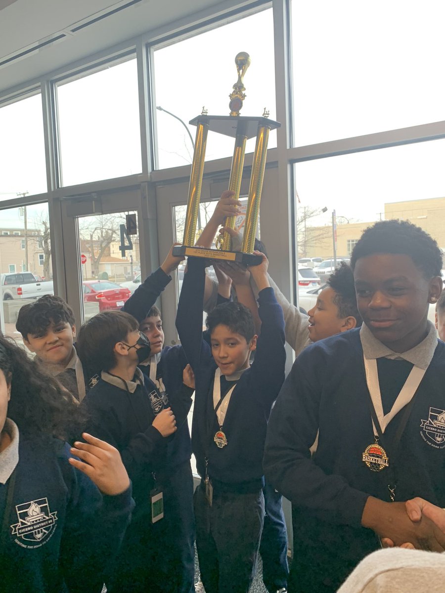 lagosherlock's tweet image. Sherlock Sharks know how to ⛹🏻♀️🏀⛹🏾♂️1st place in 6th grade boys basketball Intermurals and 2nd place for 6th grade girls! We are so proud of you and your dedicated coaches, Mr. Garcia and Mr. Pavletic! #SomosSherlock