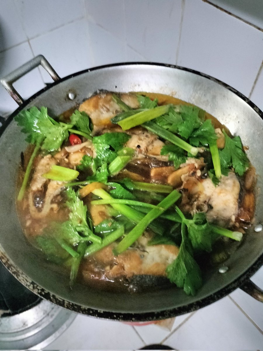 DemesaRoderrick's tweet image. kain po