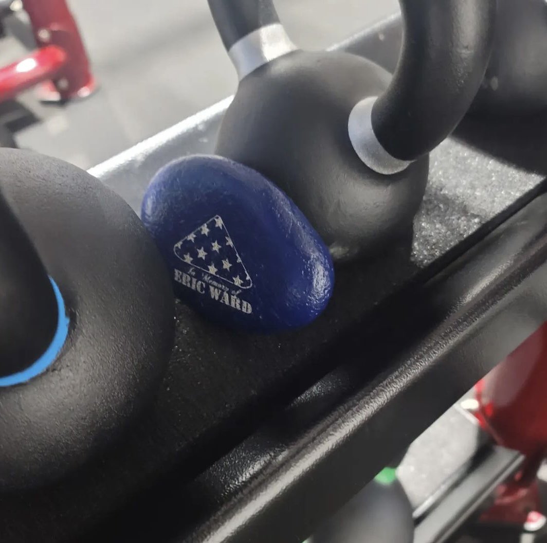 4WARDproject's tweet photo. This rock for Eric was hidden by Ken Mclean at Adaptive Performance Center in Helena, Montana. It was given to him by our mutual friend, Bobby Henline. 💚🇺🇸 #end22aday #4WARDproject #4EricWard #4WARDrocks https://t.co/C1MuYDu1wf