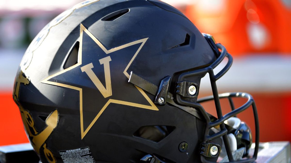 gerard_johnsonn's tweet photo. #AGTG Blessed to receive my 12th d1 offer to Vanderbilt University!#AnchorDown @Coach_LBJ_ @VandyFootball @247Sports @RivalsFriedman https://t.co/kZ9Ik1p9Pw