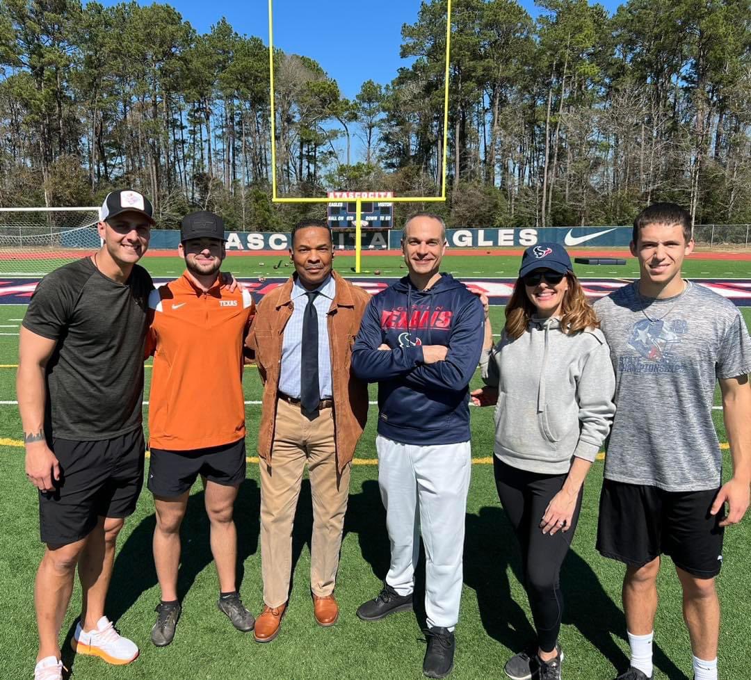 CMKicking's tweet image. Great Times With Great People!
-
@FOX26Houston 
@CMK_Cody 
@IanRatliff4 
@NateGriffFOX26 
@Fox26Mike 
@SallyMacFox26 
@TrevorHelburg 
-
#CMK | #PullThePin | #CMKFAM