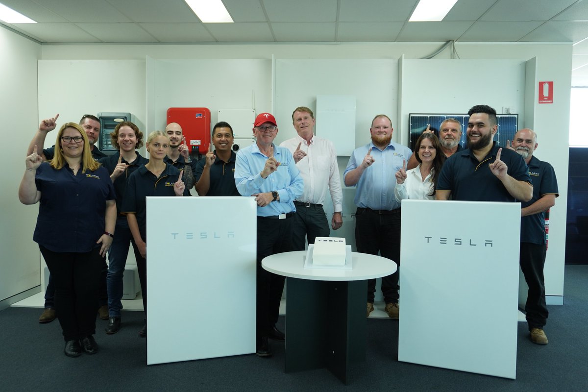 SolarayEnergy's tweet photo. 🌟 1,000 POWERWALL INSTALLS  🌟

What's a better way to celebrate a milestone than with cake? (Yes, it does taste as good as it looks 🎂)

We have installed 1,000 PWs in a few short years with the next 1,000 on the way.... https://t.co/SvrzqlJsjZ