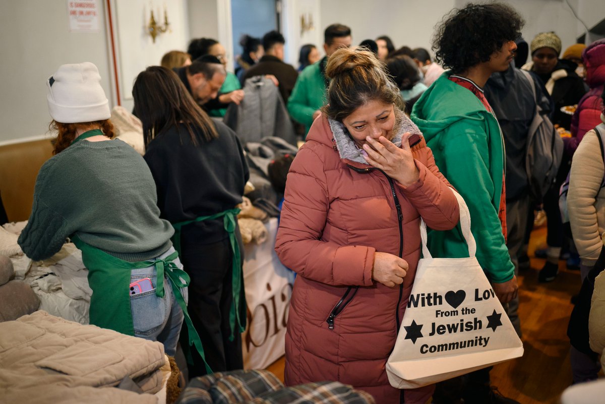MasbiaRelief's tweet photo. 1/3 📸by @stefpix  
The #MasbiaReliefTeam &amp; @COJOFlatbush joined by the Seavers family from KY, distributing brand-new coats, clothing and shoes to newly arrived #AsylumSeekers at @MixtecaOrg in #SunsetPark. (Monday, Feb. 6th, 2023)
https://t.co/Z6uewdjCkr
cc @zachiscol @NBCNews https://t.co/FAtKX3dWi9