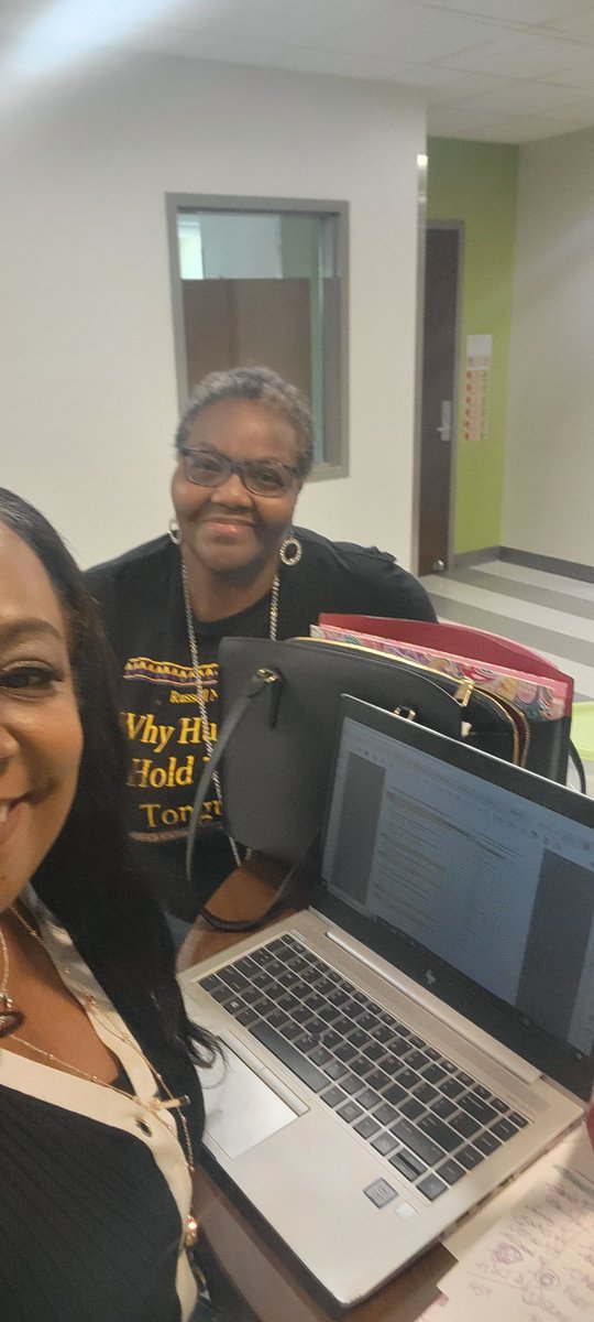 ChelseaStJulie2's tweet photo. Ladies&amp; gentlemen
2 of the most compassionate Dyslexia Intrvtnts that you'll ever meet....Ms. T. Wheeler of @SHMSTC &amp; Ms. R. Brown of @JackYatesHigh ! Shout  out to Ms. Bell of @scarboroughHTX for her ❤️ spirit as well❤️  Between the 3...over 75 yrs of service!
@HISDHighSchools https://t.co/17i0nnNGVs