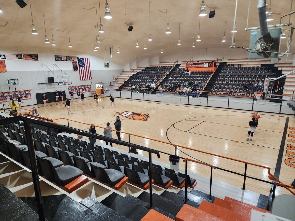 It's Road to the Big House time on <a href="/K101online/">K101</a>! @Dakwagon and myself are on scene in Buffalo tonight for girls district playoff action. Beaver takes on Tyrone at 6pm with Vici and Buffalo following 
#okpreps