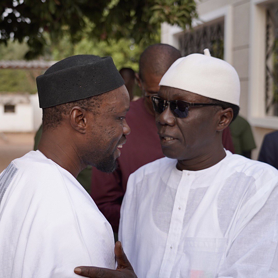 SonkoOfficiel's tweet photo. Après Patte d’Oie, je me suis rendu à Aïnoumady (Tivaouane) où j’ai été très chaleureusement reçu par le convivial Serigne Habib Sy.

Nous avons tenu deux longues heures d’échanges très fructueux sur la situation nationale et sur d’autres sujets. Merci pour ces moments intenses. https://t.co/GicBkGBr11
