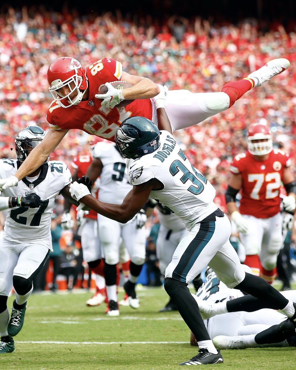 PlayersTribune's tweet photo. In 2016, @tkelce talked about what it takes to be a great tight end in the @NFL: “You have to block linemen who are stronger than you, and fake out defensive backs who are quicker than you.... If your mind isn’t right, your body doesn’t stand a damn chance.” https://t.co/i1AjvZOL2S