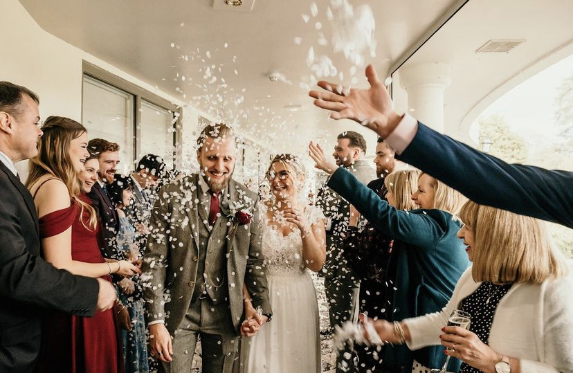 SouthdownsManor's tweet photo. Celebrate your special day with your loved ones around you at Southdowns Manor🤍
#ukweddingvenue #weddinginspiration #southdownsmanor #wedding https://t.co/mayELhGZoP