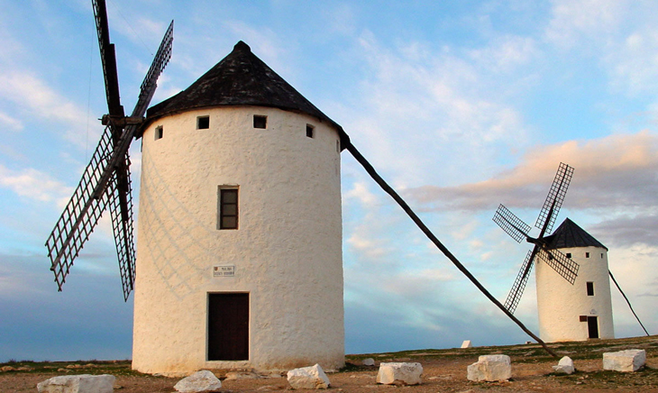 ¿Sabes qué? ➡️ Según los estudiosos cervantistas fue aquí, en Campo de Criptana, donde transcurrió la aventura más popular y conocida de El Quijote, el combate contra los gigantes que resultaron ser molinos, capítulo VIII de la primera parte de El Quijote.

#campodecriptana