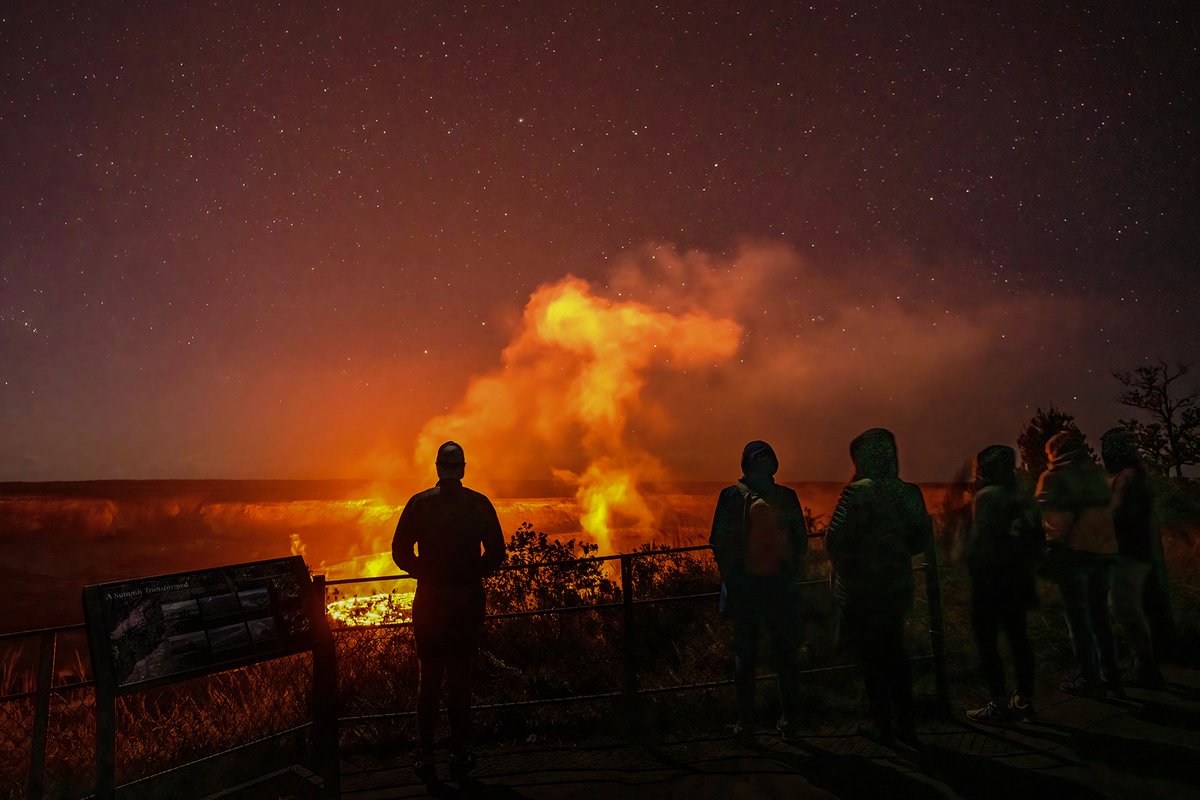 NatlParkService's tweet photo. Hey @USGSVolcanoes, it’s #VolcanoWeek! You know a thing or two about volcanoes, right?  🌋

📷Silhouette of visitors watching eruption at @Volcanoes_NPS. NPS/J.Wei https://t.co/iEHRNu5cz4