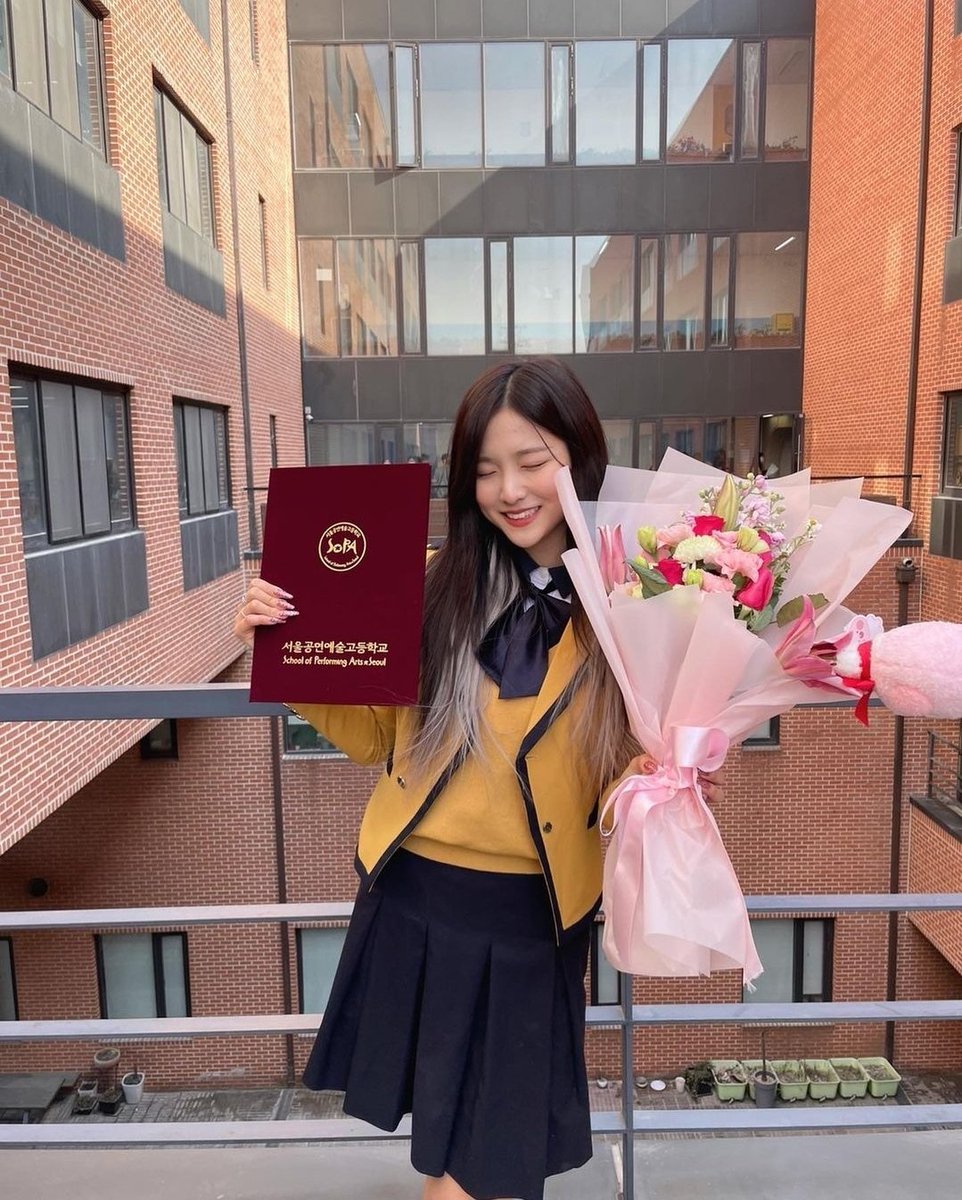 LOOK HOW CUTE SHE IS 😭
#REMI #CherryBullet