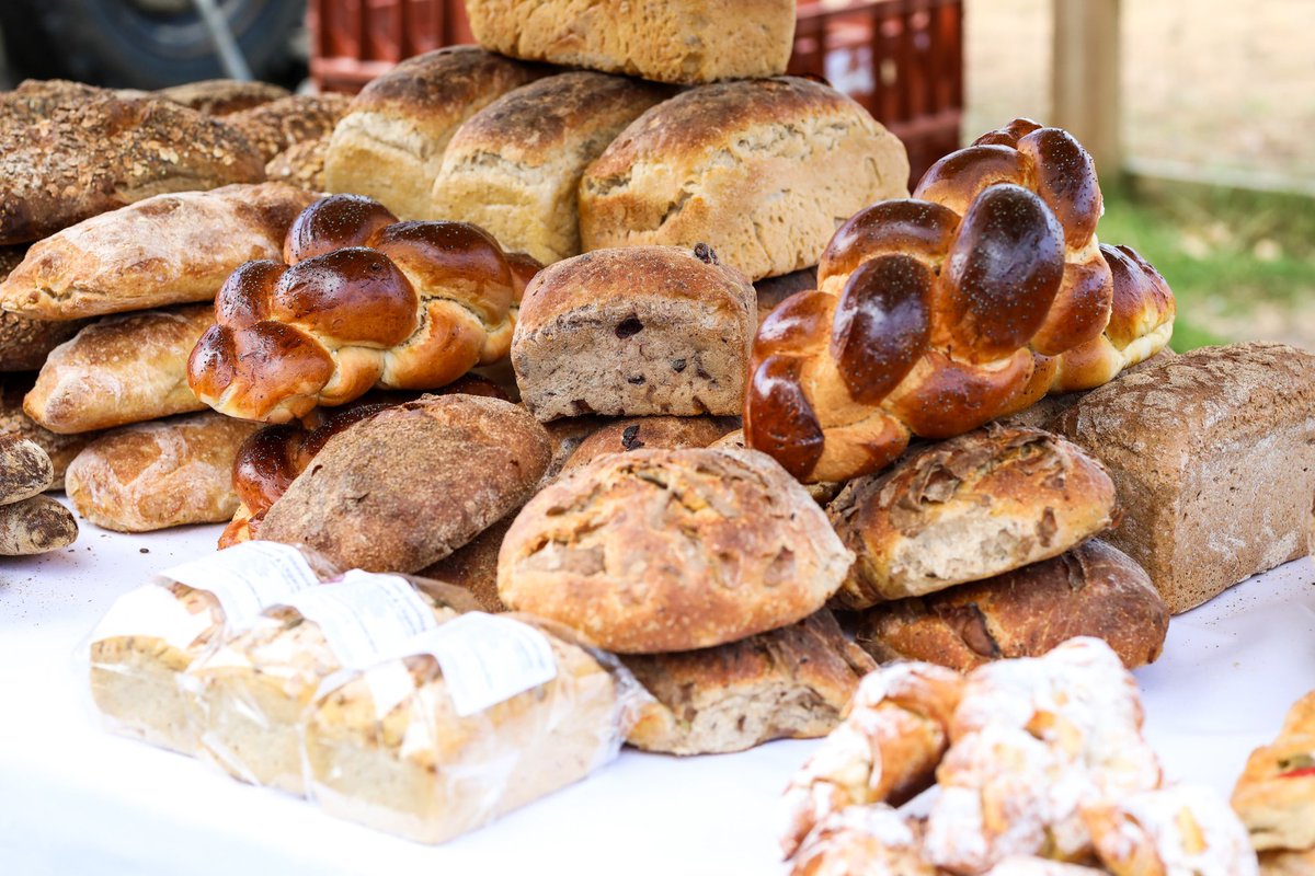 stepneyfm's tweet photo. Looking for freshly baked organic breads and pastries? @astonsbread has everything you need on every Sat at @stepneyfm
📷 @LawrenceChirita
#stepney #stepneygreen #towerhamlets
#Limehouse #eastlondon #organic #bread #pastries #sourdough https://t.co/YjPzRd1d1m