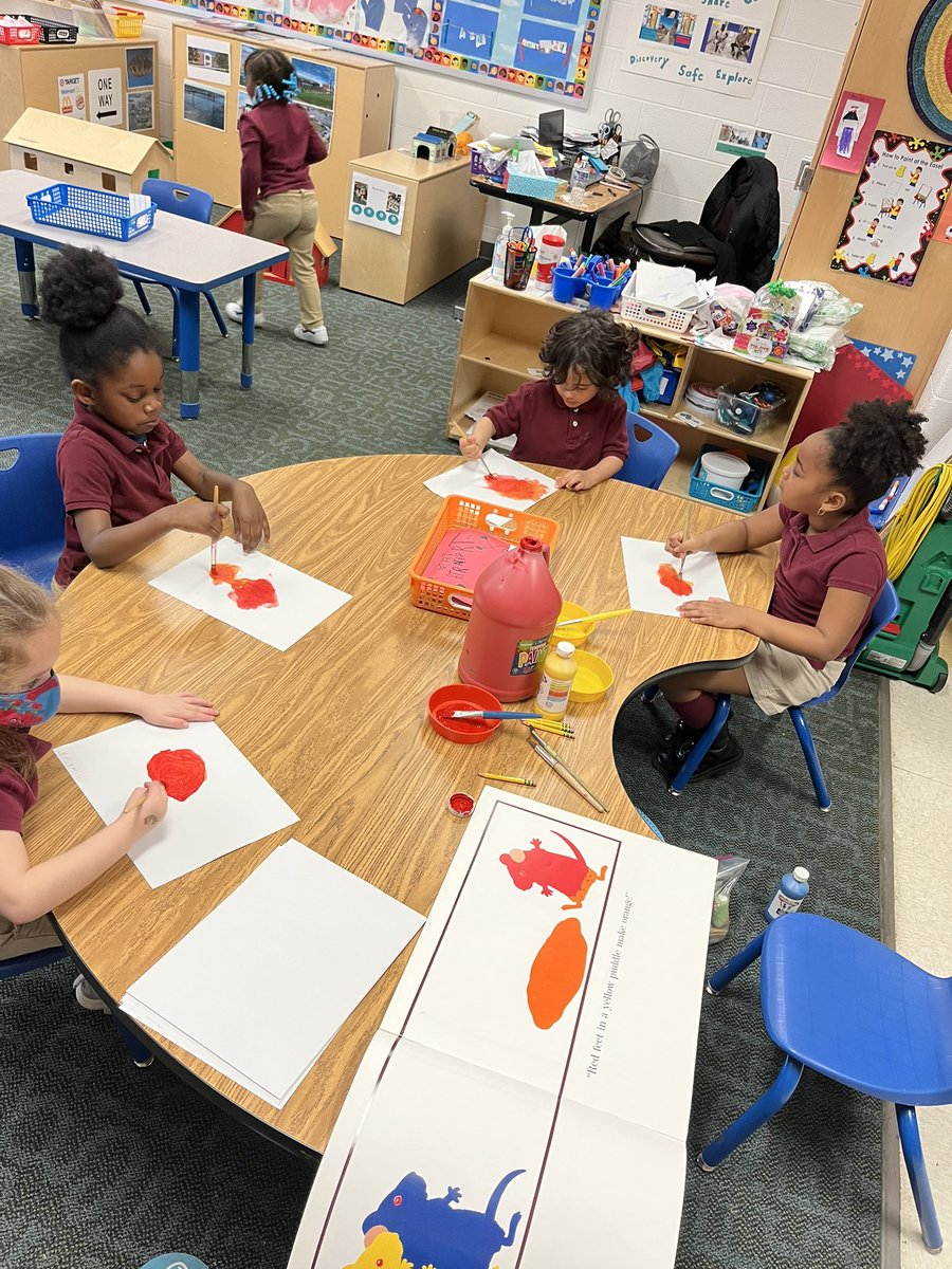 MaeleahGrant's tweet photo. One of my favorite things to teach is mixing colors. I love that the scholars think itโs magic โค๏ธ
The world through their eyes is so beautiful! #clothesstudy @TeachStrategies https://t.co/z1KnZ5L57s