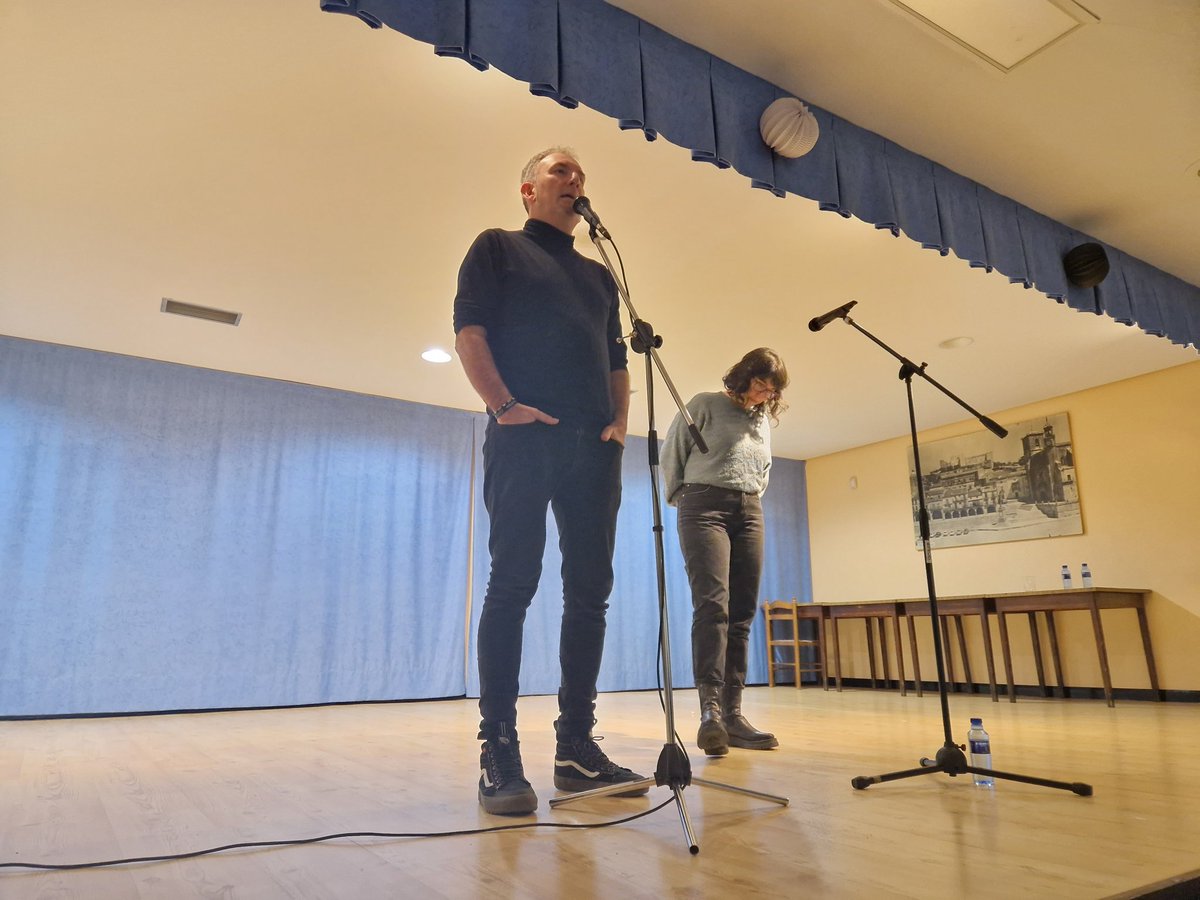 MemoriaGara's tweet photo. #MemoriaGara✌🏿 #Jardunaldiak

#MigranteakAtzoEtaGaur

📌 Hogar Extremeño (Zaramaga, Vitoria-Gasteiz)

🎶 Emanaldia / Recital

🎙Jon Maia &amp; Paula Amilburu

🎸 Gorka Etxebarria

🎼 Elh Malick https://t.co/eVr77ybk9R