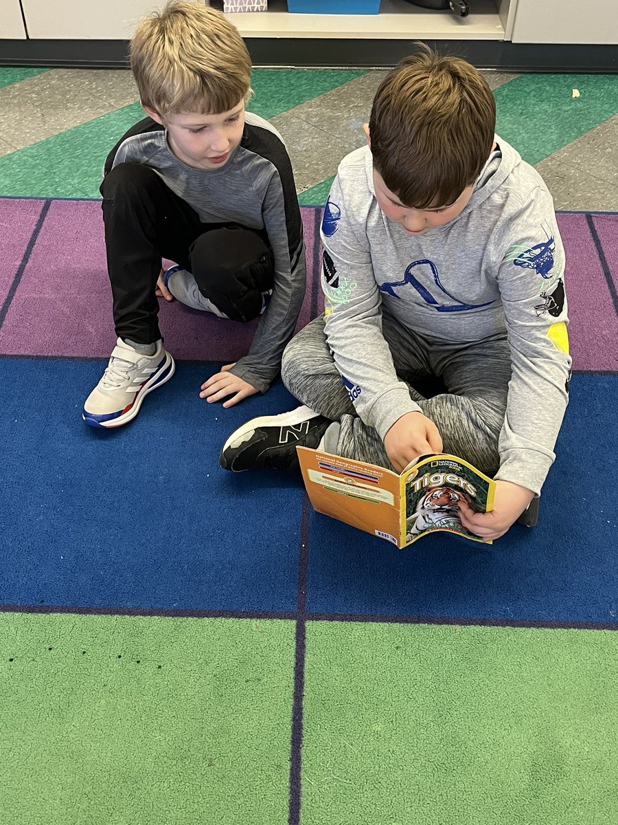 MsBinder19's tweet photo. Reading nonfiction books with our reading buddies. @SLCSBrummer https://t.co/XDlUfJO6uo
