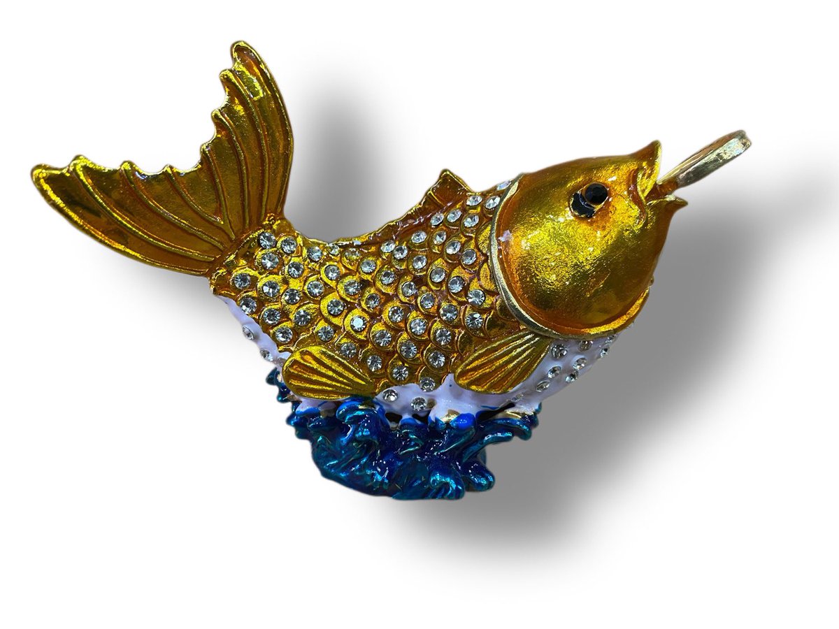 Ameras2001's tweet photo. Fish statue made of high quality plated metal with zircon - Home Decor #fishhomedecor #fishgift #3dfishstatue #fishstatue #fish https://t.co/rJPBtS18Gs https://t.co/WLgdbBBRFX