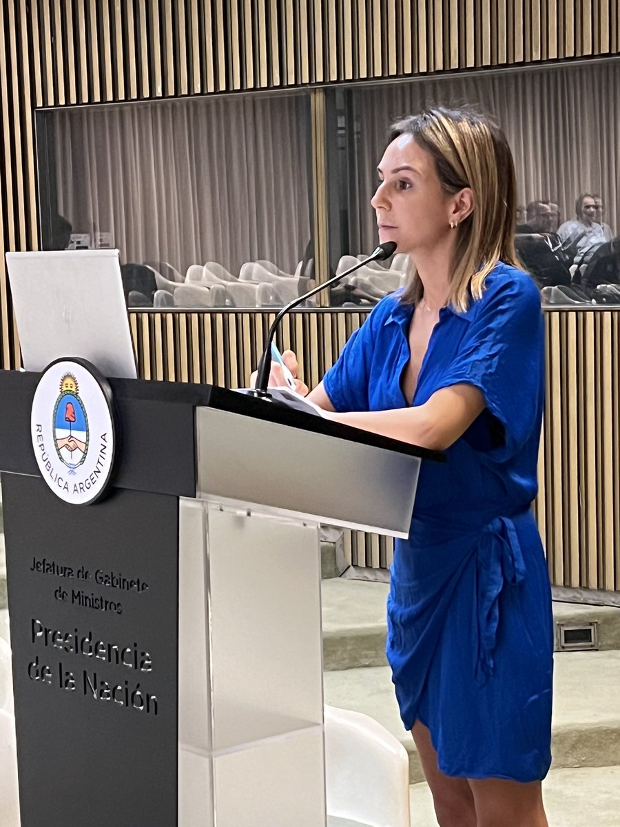 ecpcmaastricht's tweet photo. Heated discussions on cash transfers in #humanitarianaction and #privacy implications of those transfers, with @ICRC Laura de Jong and @massimomarelli in Buenos Aires 🇦🇷 https://t.co/vwTPNorgfE