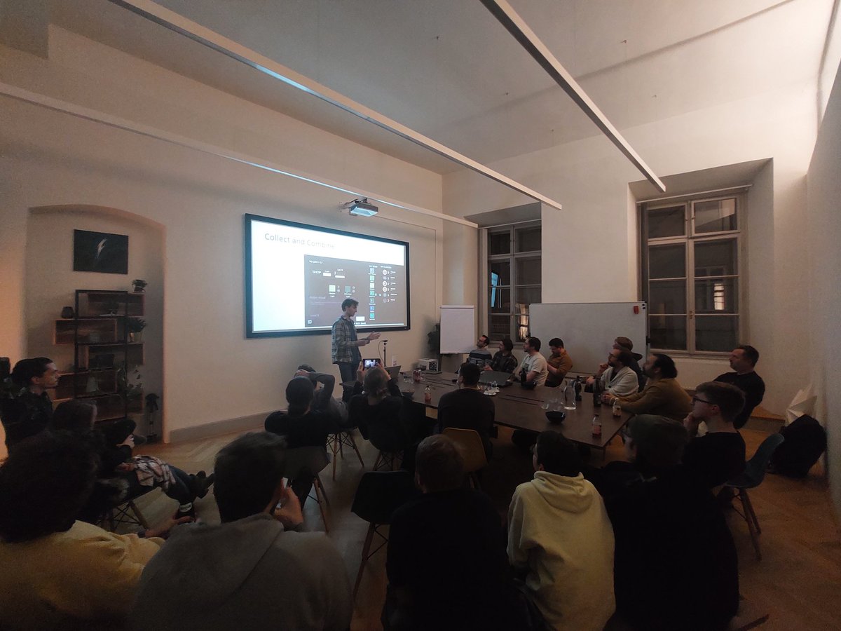 OwlWithHorns's tweet photo. A new face at the meetup!
@MLemonGames presents Draw Defend Collect Combine!
#gamedev #indiedev https://t.co/IuUfsyqNVZ