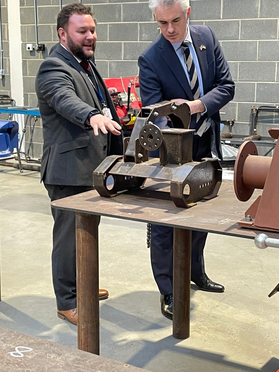 jcartlidgemp's tweet photo. I very much enjoyed visiting @PembsCollege today where they have a great Destination Renewables course that prepares students for green energy jobs.
 
This kind of collaboration with industry is vital, both in bridging the skills gap in our green economy, and supporting #NetZero. https://t.co/q4hwTRIS2A