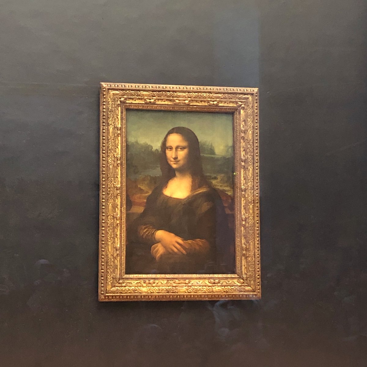 mrfvr's tweet photo. Vista al #Louvre, esposta malissimo. Ridateci la #Gioconda! 🤓🇮🇹 https://t.co/ITNL0YtU21