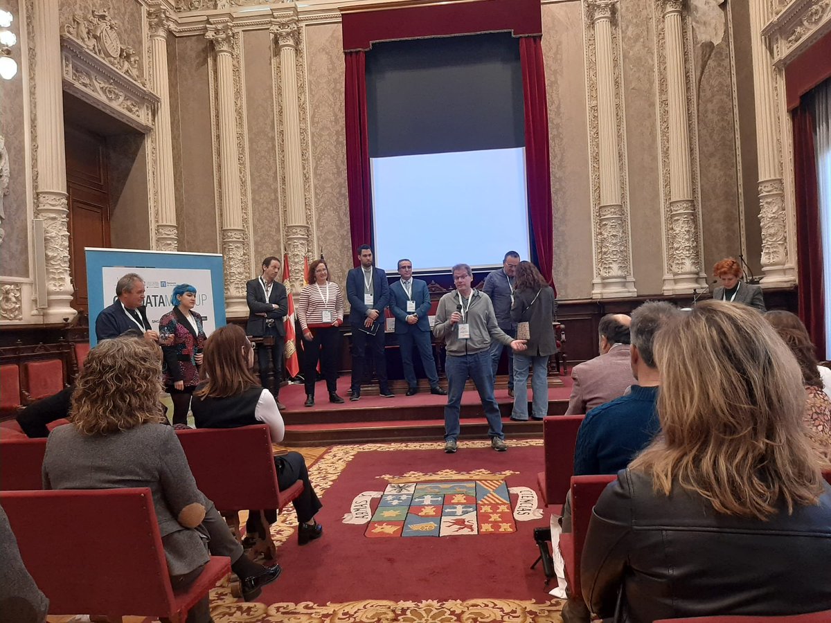 agrestascoop's tweet image. Nuestro compañero @quecoak presentando a AGRESTA en #Geodata MeetUp #SmartGlobalEcosystems

👉 networking de empresas y actores interesados en la aplicación de la Inteligencia Artificial #IA