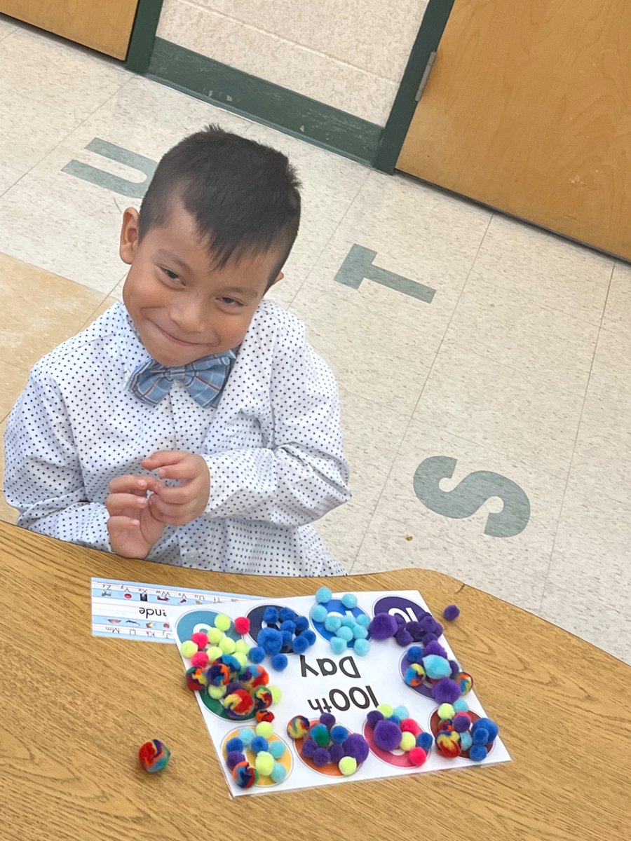 KinderKiddosABC's tweet photo. Hooray for the 100th day! ❤️ These kiddos had a gum-ball kind of day….hooray ❤️
#LBtogetherwecan 
@lbpsbilingual https://t.co/RzwGesYDWe