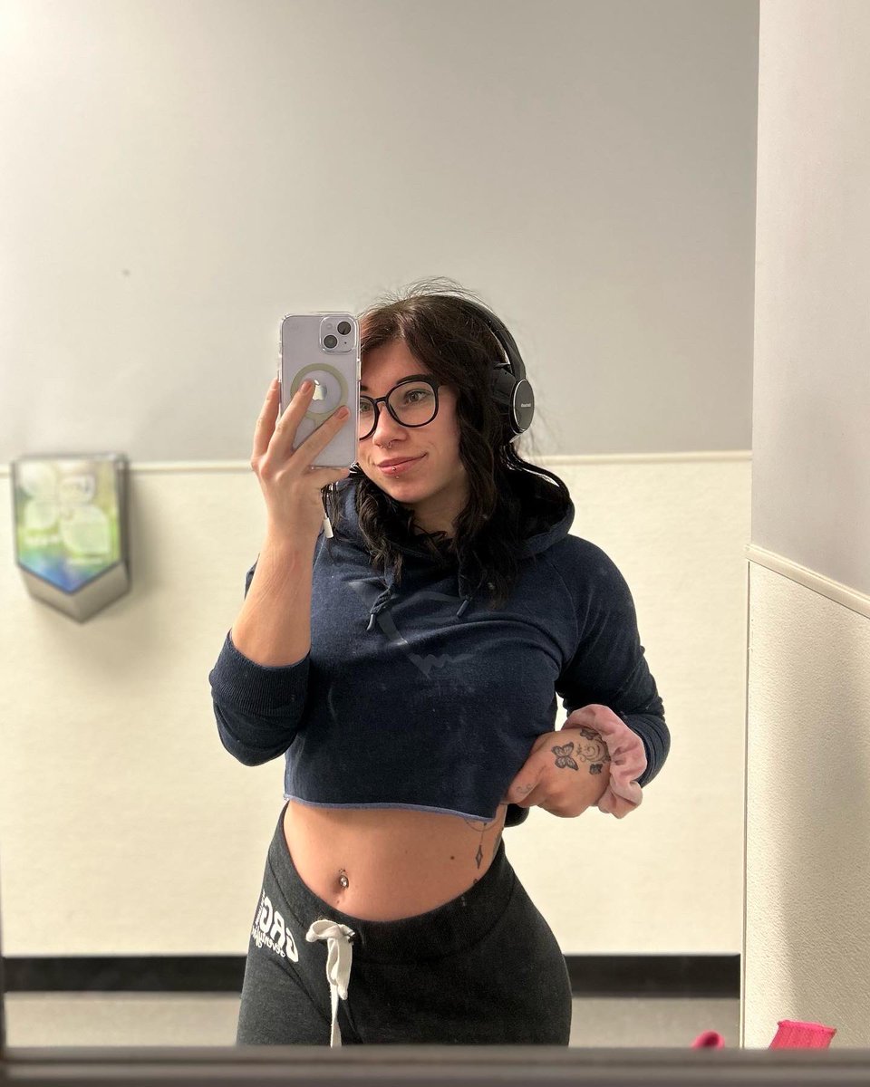 Mizzbaka's tweet photo. #glowup #bootytransformation #fitgamer https://t.co/Te40cJaAVp