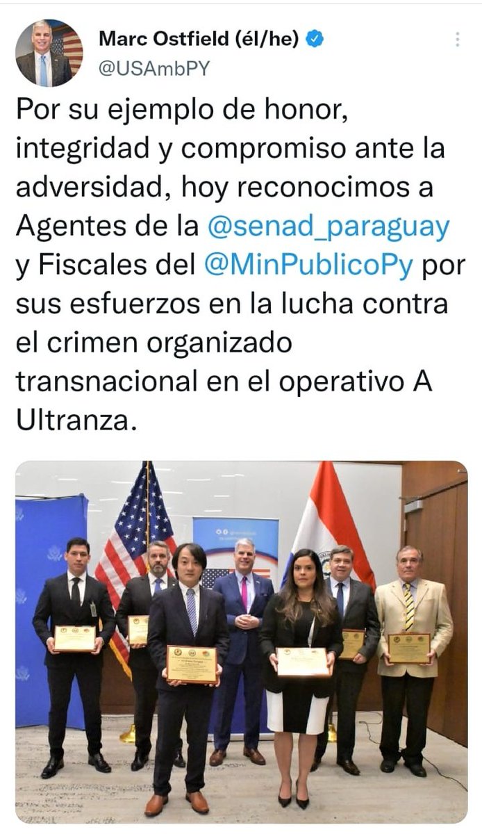 MinPublicoPy's tweet photo. Embajada de los EEUU entregó reconocimiento público al fiscal adjunto, agentes fiscales y al fiscal de Asuntos Internacionales del Ministerio Público, en el marco del operativo de Lucha /el #Narcotráfico y Lavado de Dinero #AULTRANZAPY contra el #CrimenOrganizado trasnacional https://t.co/4b9XLnXqOd