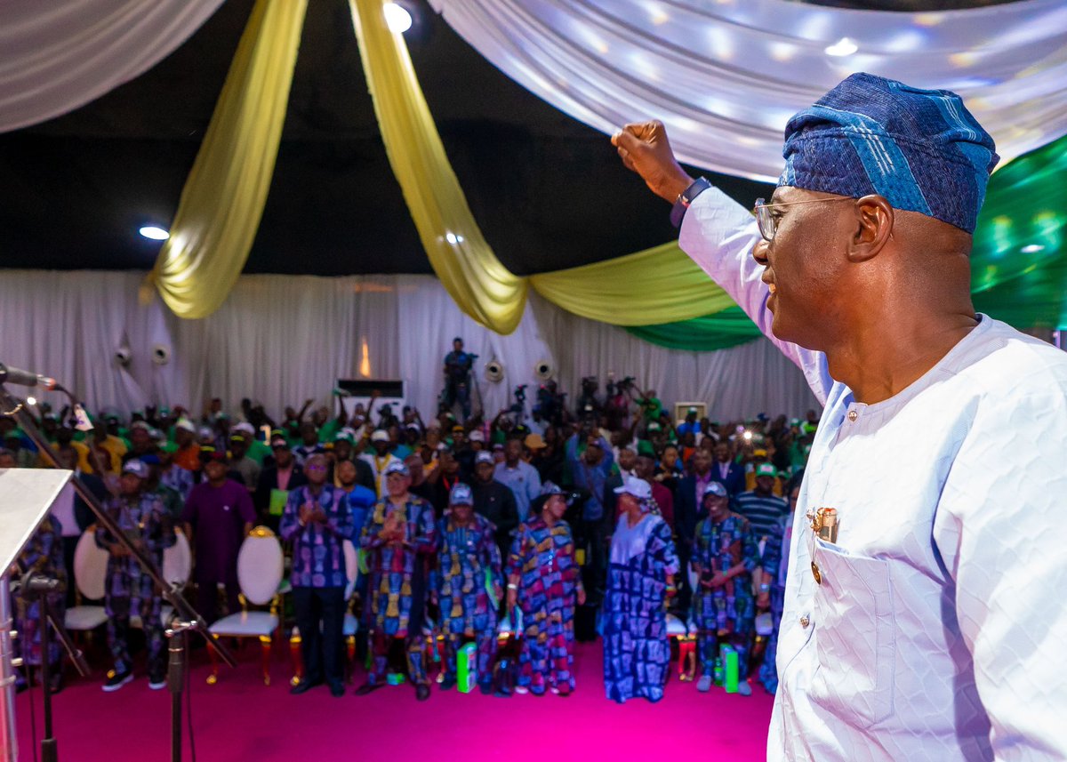 jidesanwoolu's tweet photo. Today, I attended the inauguration of 'Eko O Ni Baje'; 10,000 Foot Soldiers for Tinubu/Shettima and also for our governorship election in Lagos initiated by Honourable Minister of Works and Housing, Babatunde Fashola, SAN. https://t.co/LY6xQJJvs4