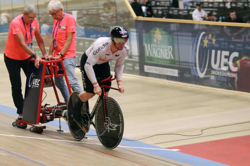 #EuroTrack23 | ¡PLATA PARA ALEJANDRO MARTÍNEZ EN EL KILÓMETRO CRI! ¡Continúa imparable <a href="/alejandroc2c/">Alejandro Martínez</a>! 🥈

➡️ El velocista del #TeamESPciclismo 🇪🇸 se hace con el subcampeonato de Europa tras marcar un crono de 59"687
➡️ Victoria para Hoogland

<a href="/ciclistacofidis/">Cofidis Likes Ciclismo</a> <a href="/deportegob/">CSD</a>