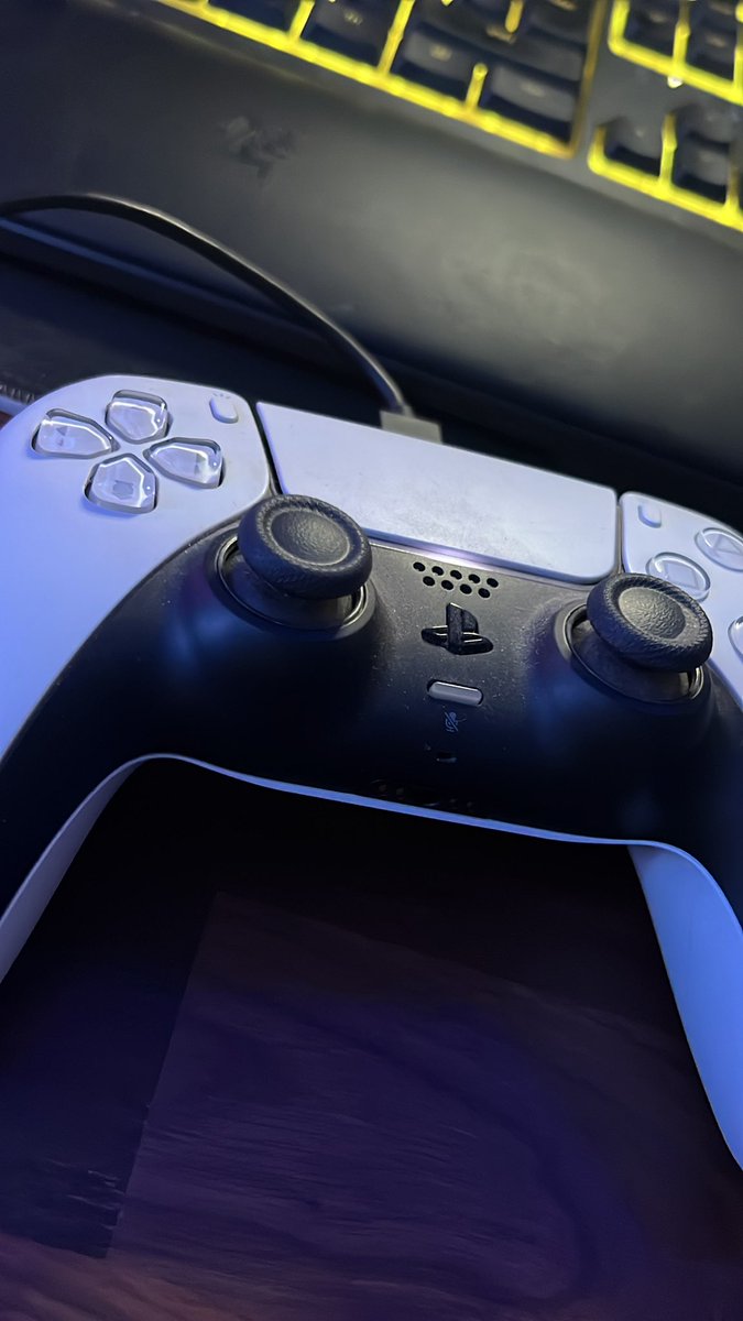 Lets see if my pc doesn’t play up tonight! 
I am live! Come say hi! 
Twitch.tv/KerryST_
<a href="/TeamNeverNoble/">neverNoble | nVn</a> 
#girlgamer #warzone #stream