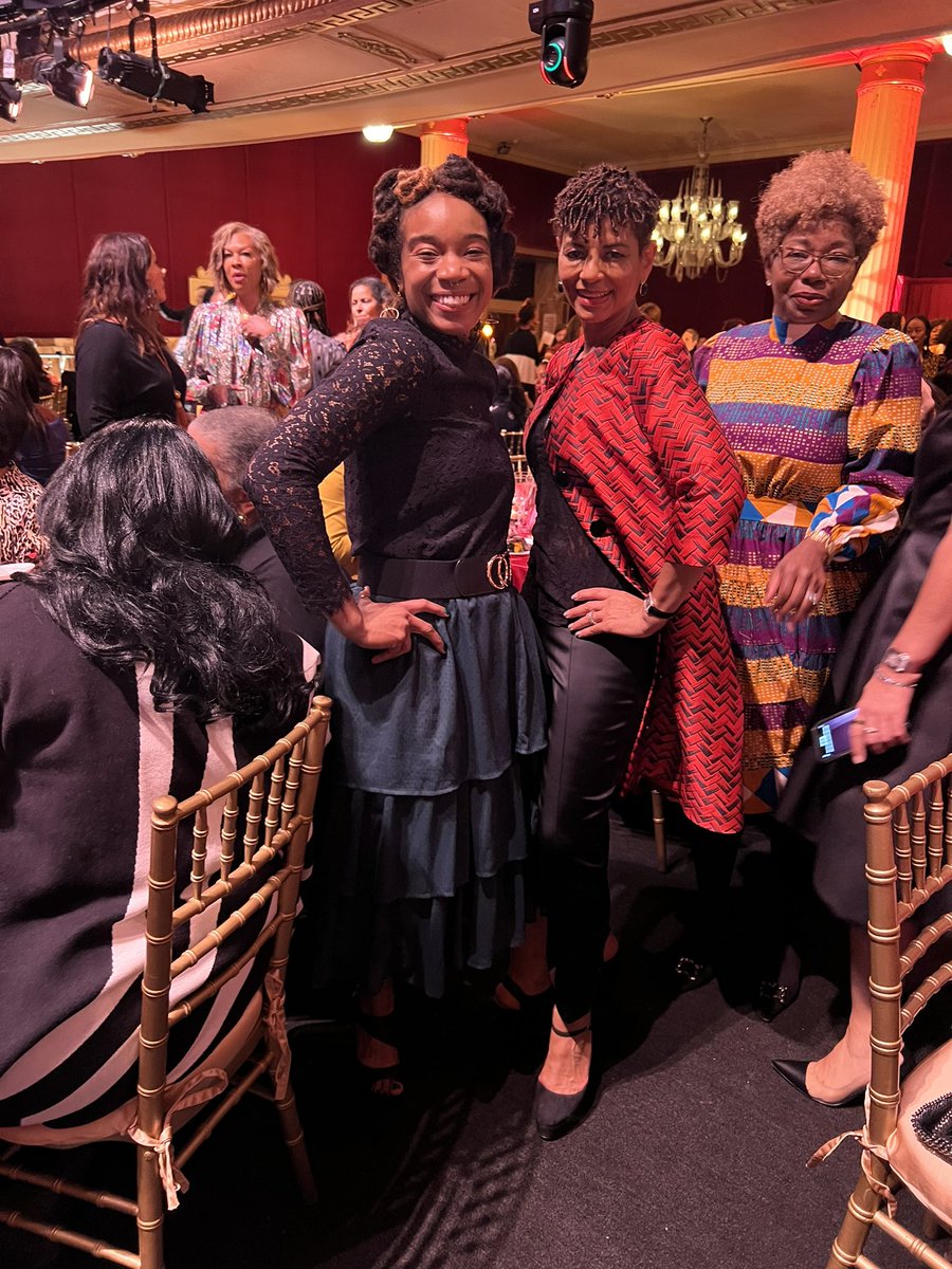 JohneeTheArtist's tweet photo. We all belong. We are all in the evolution of belonging. Michelle Miller, Correspondent at CBS news @ApolloTheater #DiningWithTheDivas https://t.co/gzqeMS2yJR