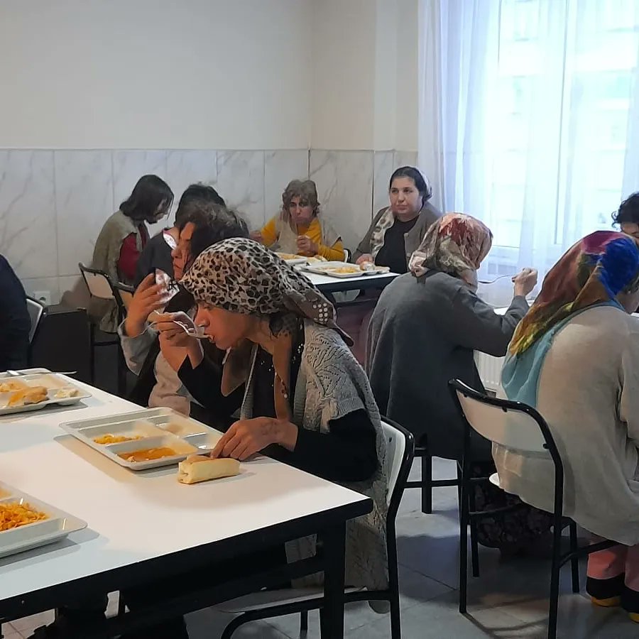 guzidebakim's tweet photo. Depremden etkilenen Adıyaman ilimizden alınarak, kurumumuza yerleştirilen engelli ve yaşlılarımızın tüm ihtiyaçları giderilerek, sağlık taramaları yapıldı. Aile Sosyal Hizmetler İl Müdürümüz Cemil İlbaş misafirlerimizi ziyaret etti.
@tcailesosyal @CemilLBA @CelalBilen25 https://t.co/VE1fSTqwHa