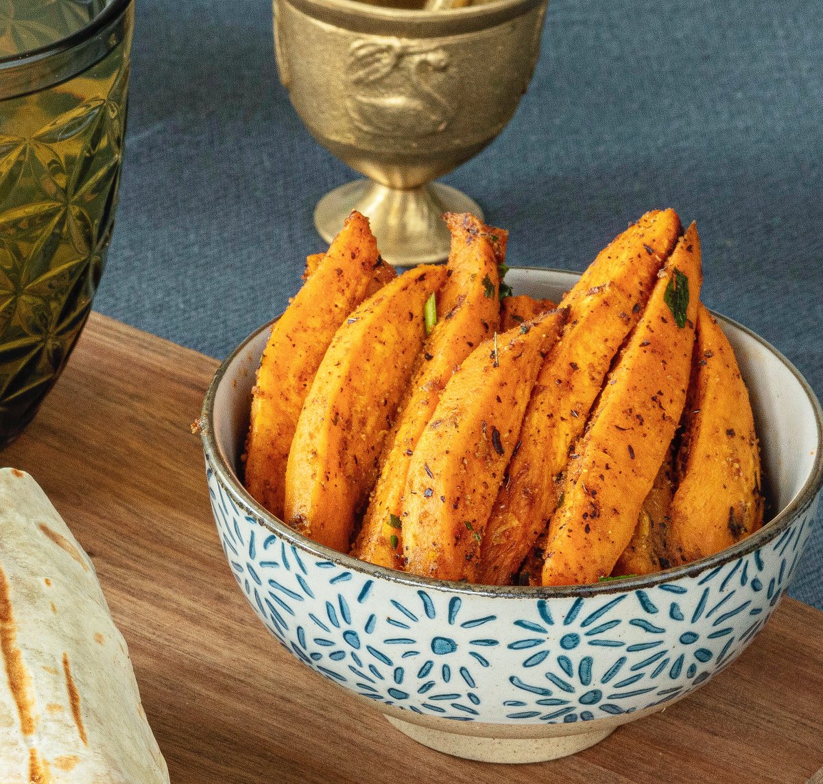 libshopparis's tweet image. 🍠 On a intégré la #patatedouce cuite au four à la carte #libshop parce qu’avec les #légumineuses, elles sont probablement les #féculents les plus sains au monde : IG bas, haute teneur en micronutriments, et un goût délicieusement sucré…