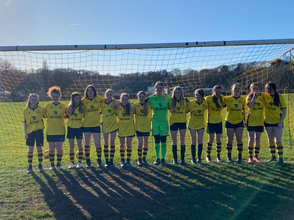 ClevedonPhysEd's tweet image. Took us a while to warm up, but some spectacular play from the whole team resulted in a 6-3 win against @Backwell_PE. #POTM Ffion R with 5/6 of the goals #ScoringMachine #SemiFinalsHereWeCome #SomersetCup #U14GirlsFootball